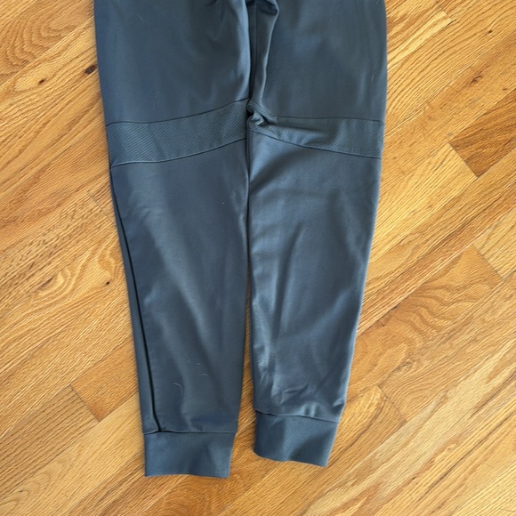 Boys' UA Pennant 2.0 Pants (Size YMD, Pitch Gray) - Picture 7 of 7